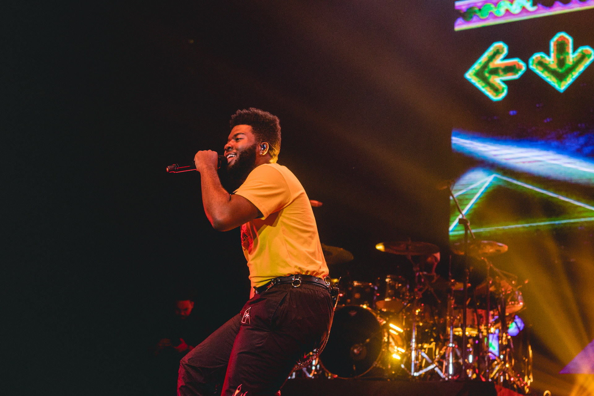 Khalid Stages A Dynamic Performance In Manila Debut Photo - 