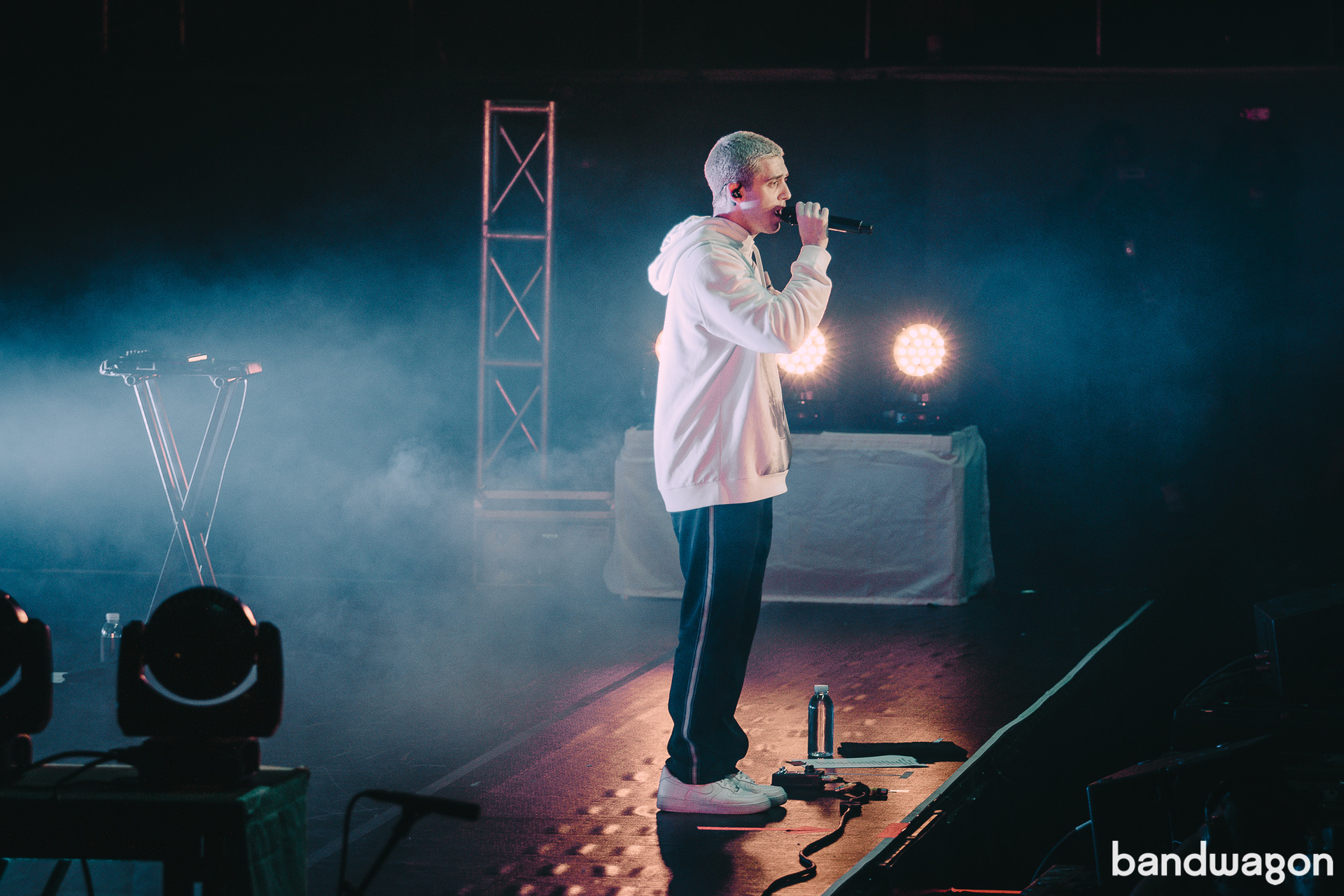 Lauv debuts two new songs, captures performance for music video at